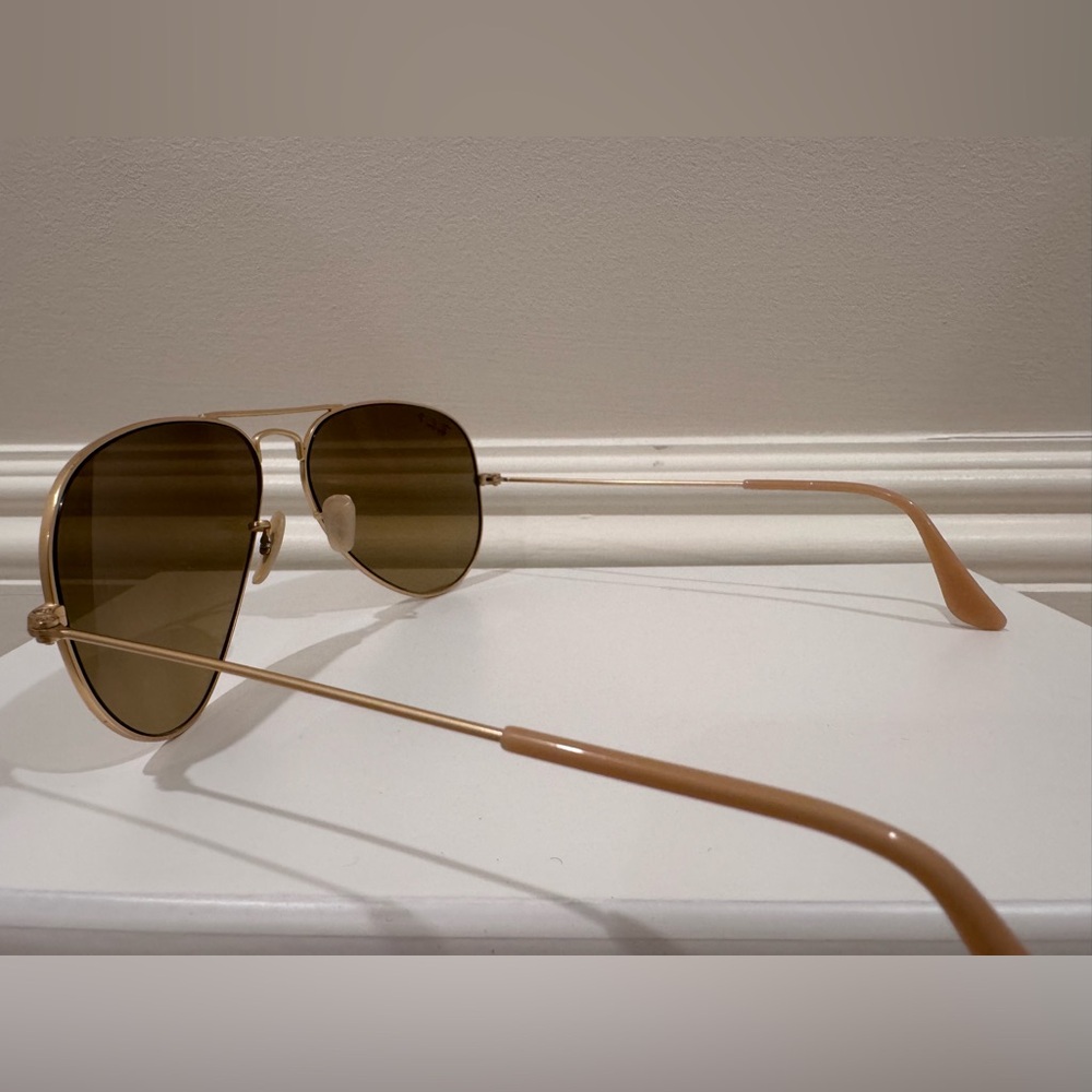 Matte Gold Aviator Ray-Ban Sunglasses - Picture 3 of 3